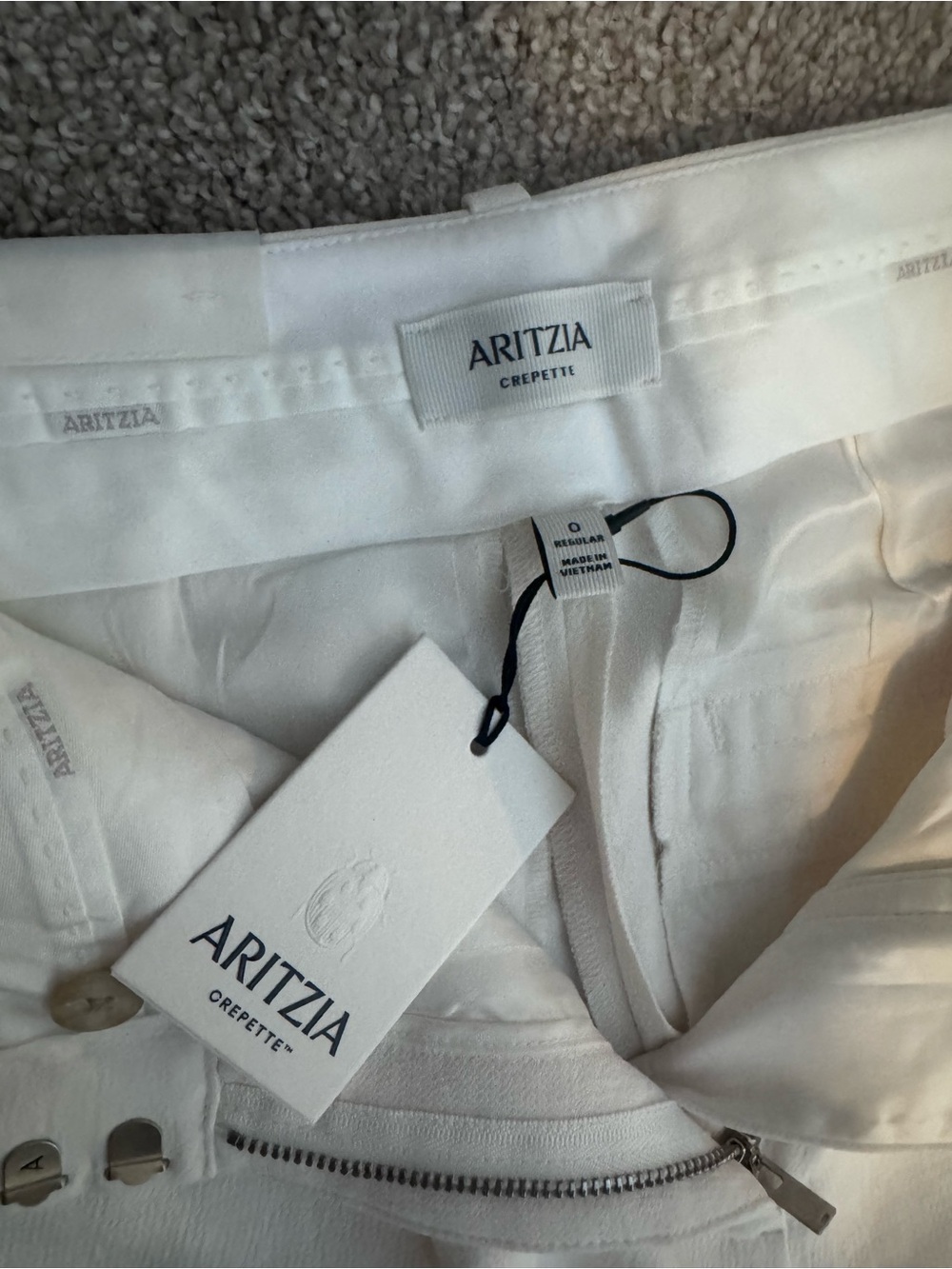 Aritzia Crepette Women’s Chinos in White
